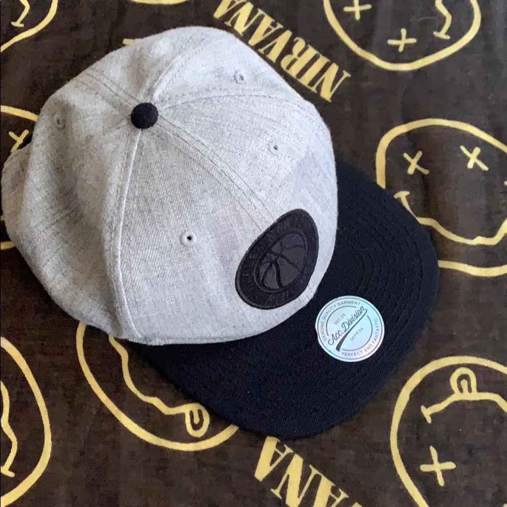 Harlem New York H&M SnapBack gray and black